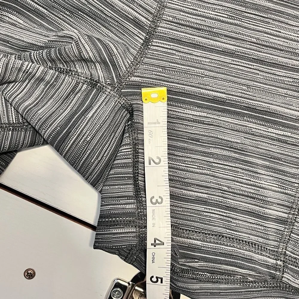 Lululemon Stripe Biker Running Shorts Sz 6 Small